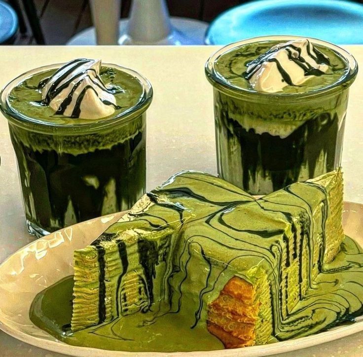 Nổi điên lên đi,  chị em!